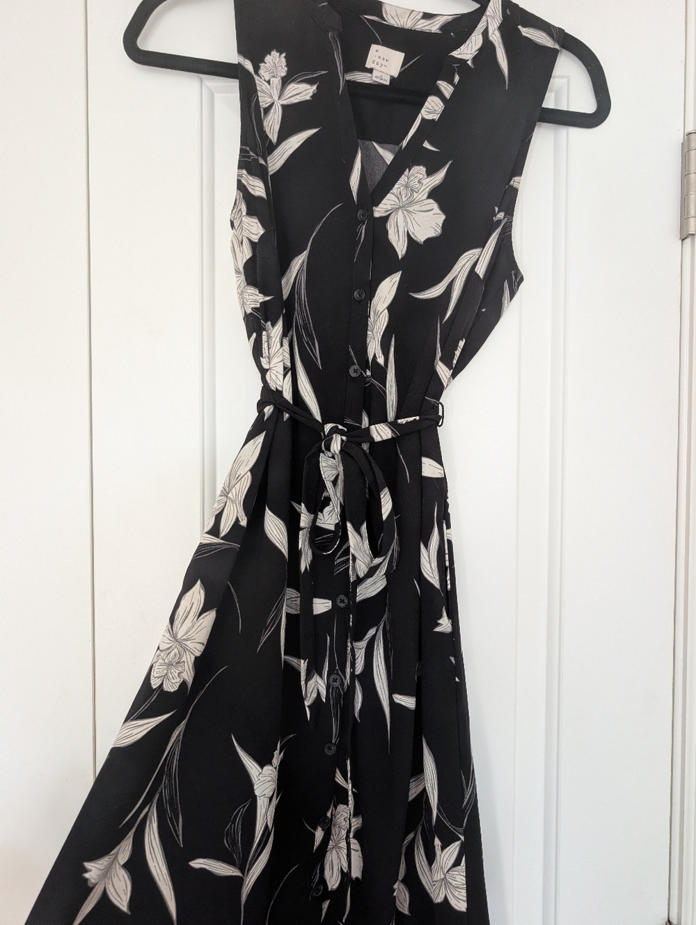 Black Floral Sleeveless Button-Front Midi Dress